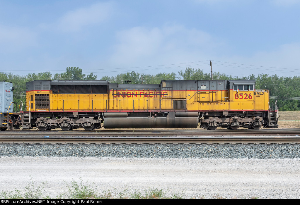 EMLX 8526, EMD SD90MAC-H2 on the KCS 